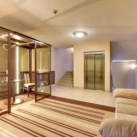 Amber Hotel-2